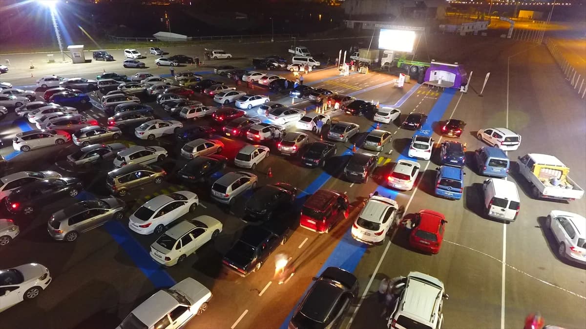 Afyonkarahisar’da “Arabada sinema keyfi” ilgi gördü