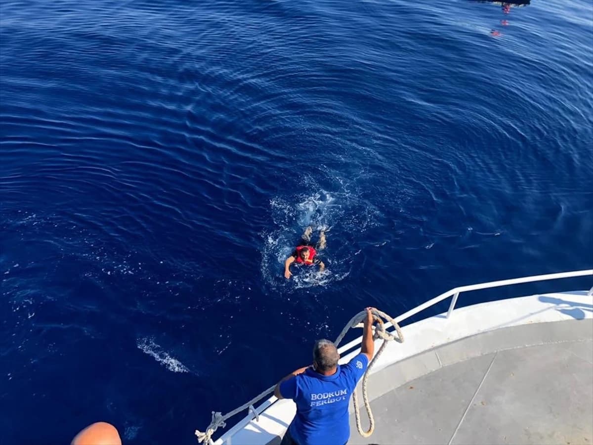 Bodrum açıklarında 2 sığınmacı kurtarıldı