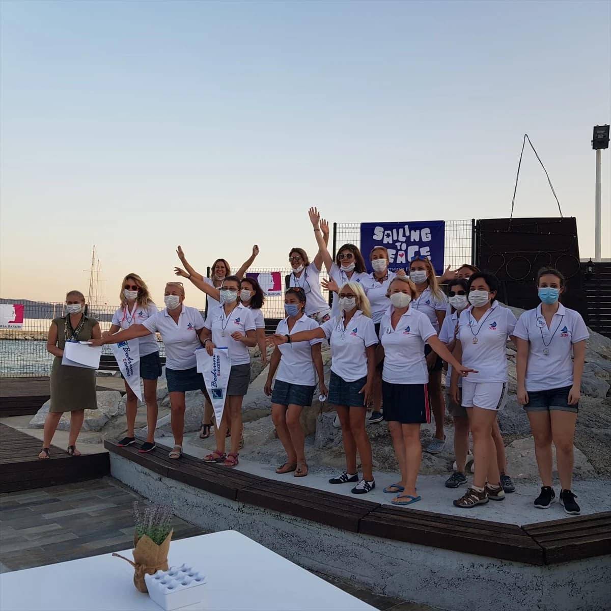 Bodrum’da kadın yelkenciler barışa yelken açtı