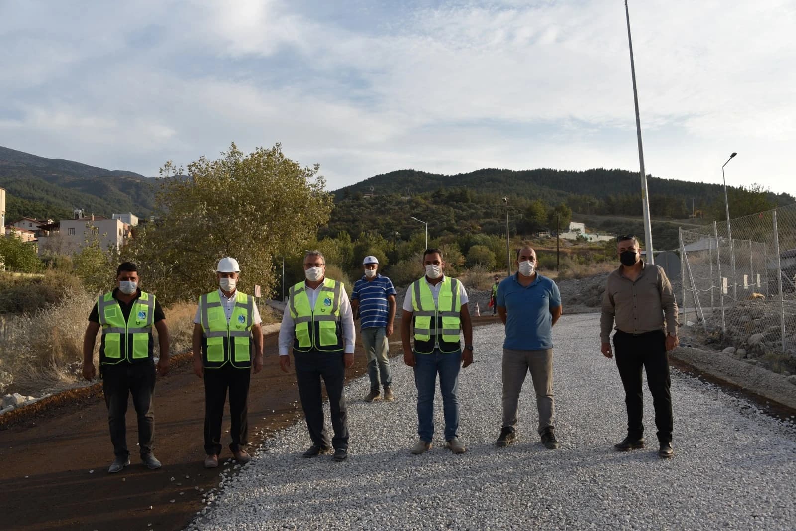 Yunusemre’de yol yapım çalışmaları sürüyor