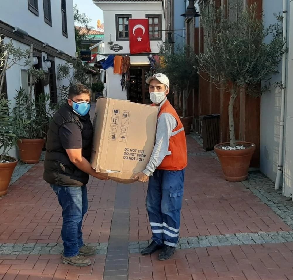 Kuşadası Belediyesi’nden İzmir’e gıda yardımı