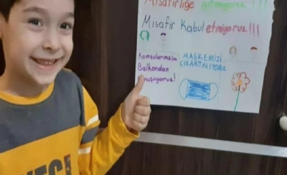Öğrencilerden Korona virüse karşı resimli misafir uyarısı