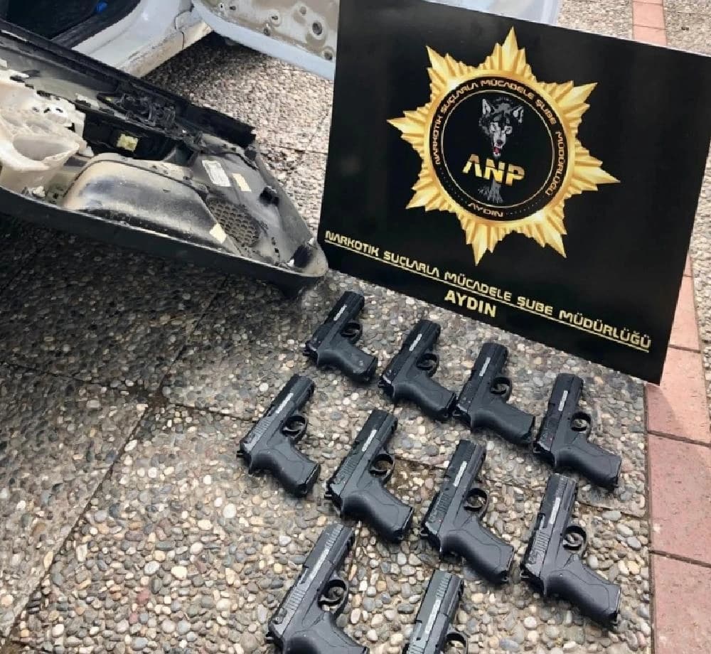 Cephanelik gibi otomobil polise takıldı