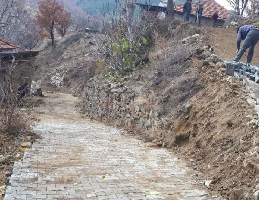 Kuyucak’ta parke taşı olmayan yol kalmıyor