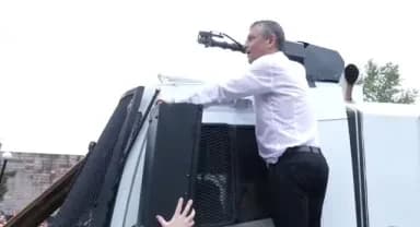 Özgür Özel TBMM Önünde Konuştu: “CHP’yi Yeniden Açacağız”