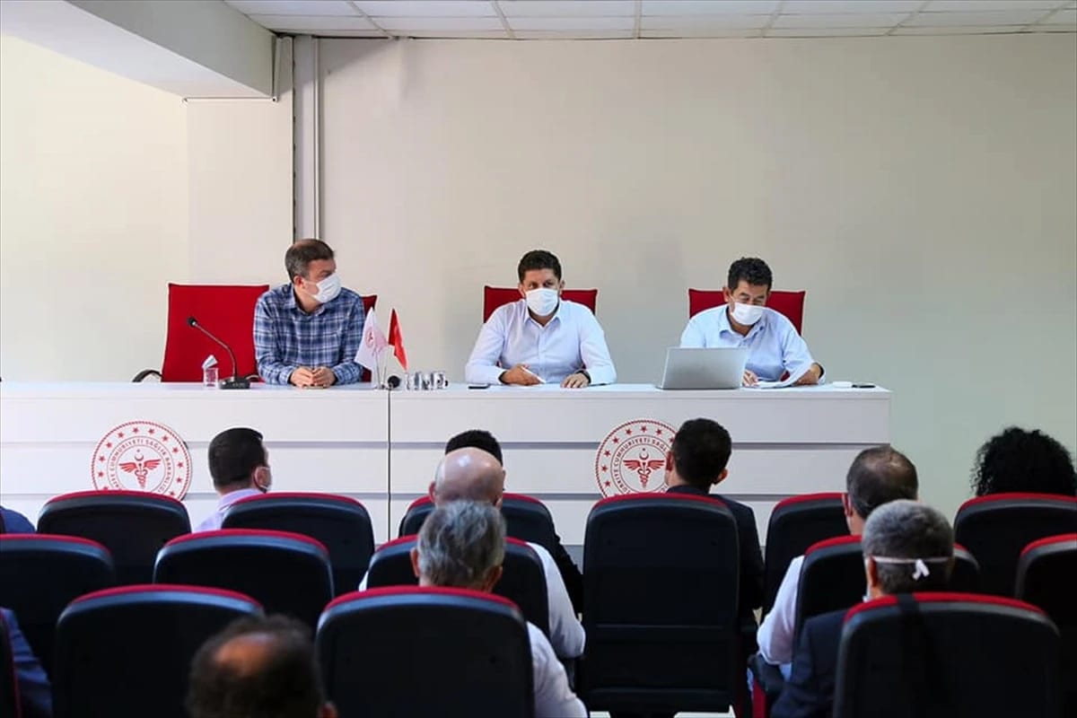 İzmir İl Sağlık Müdürü Öztop, kamu hastanelerinin başhekimleriyle bir araya geldi