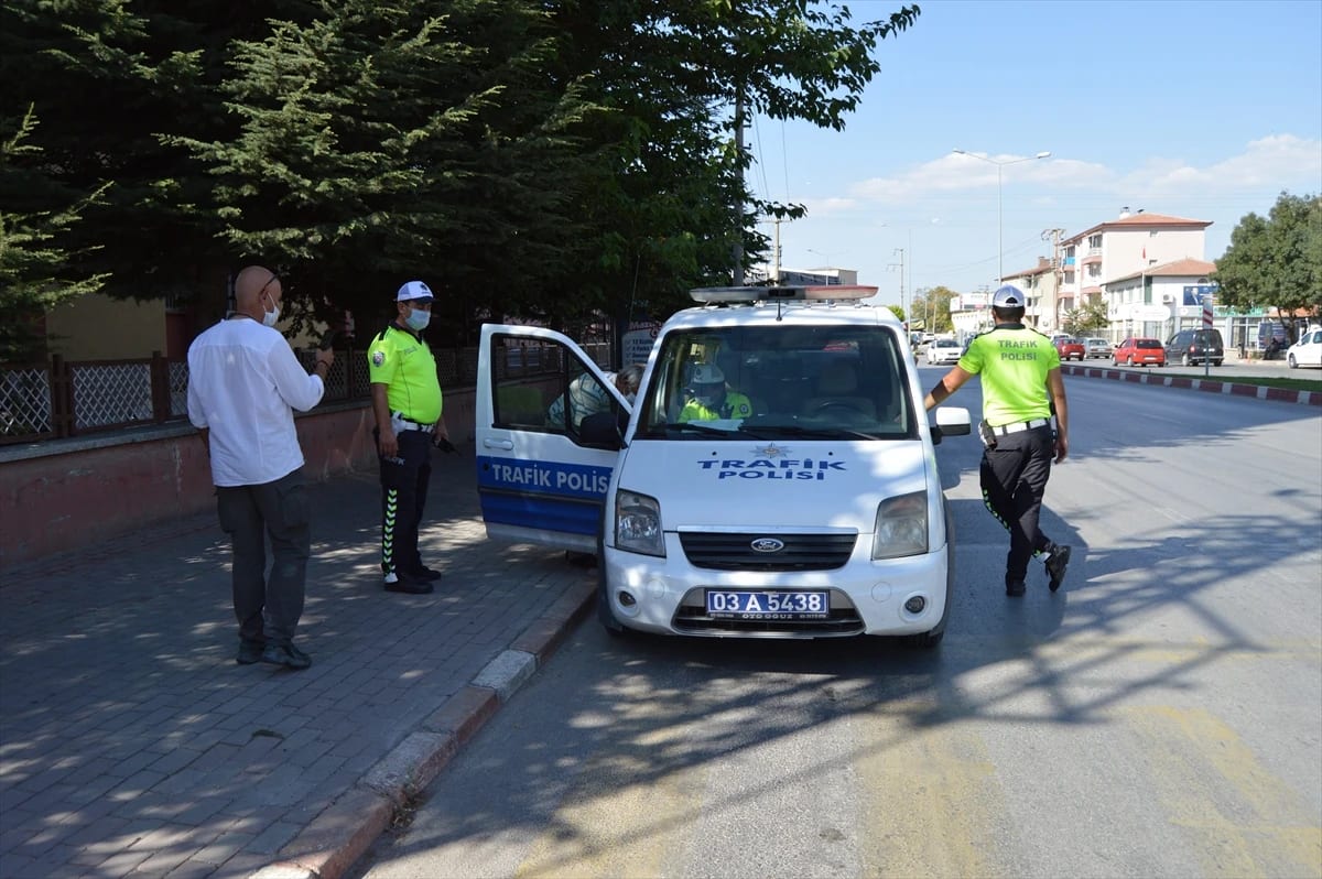 Afyonkarahisar’da Kovid-19 tedbirleri kapsamında halk otobüsleri ve minibüsler denetlendi