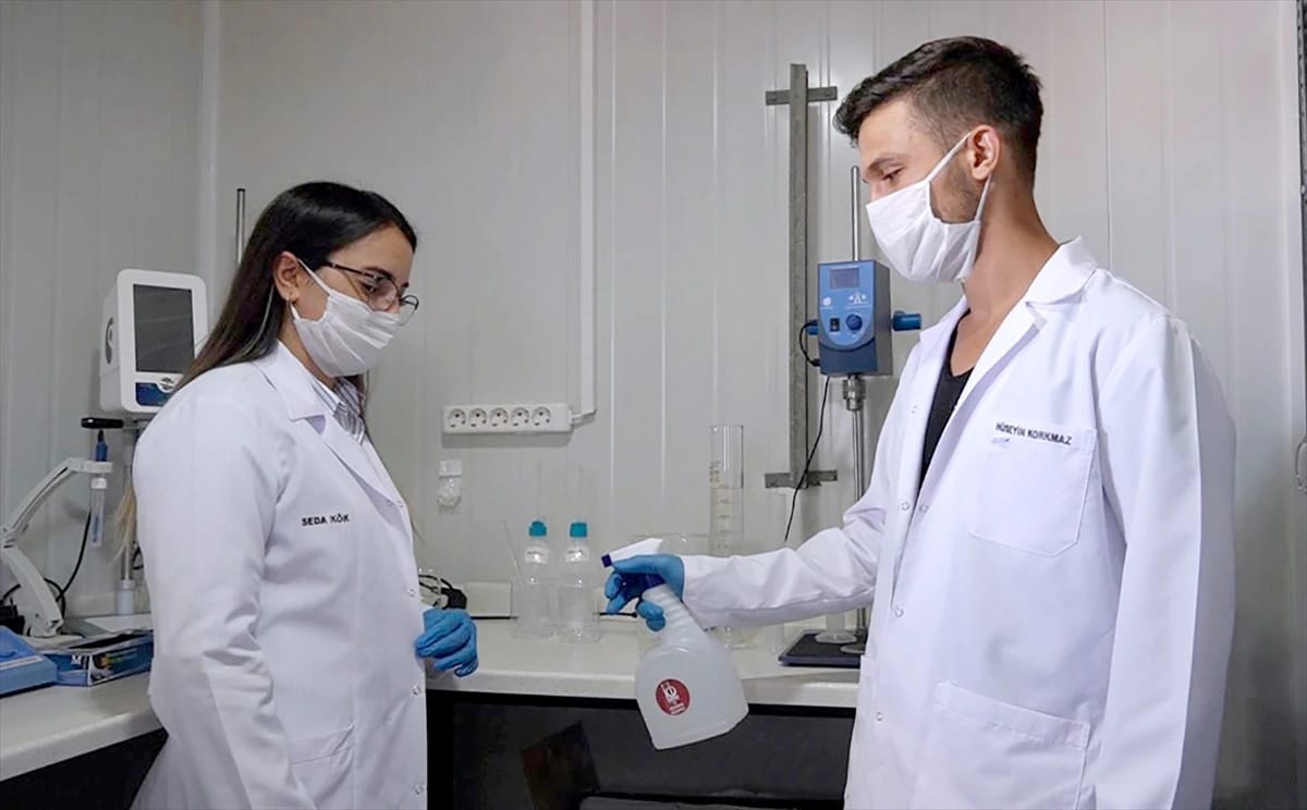 Keçiören Belediyesi kıyafet dezenfektanı üretiyor