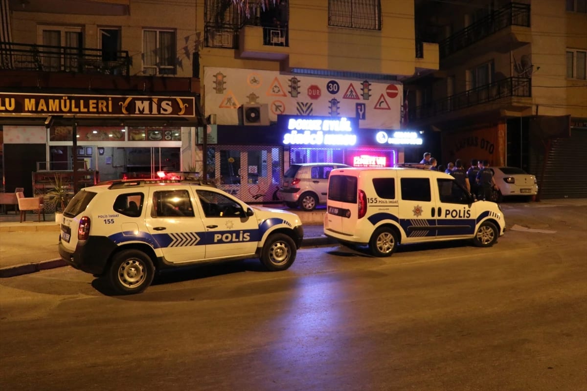 İzmir’de oğlu tarafından darbedilen kadın hastaneye kaldırıldı