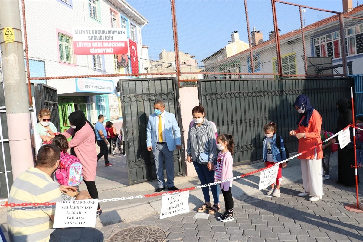 Okullarda yüzyüze eğitim başladı