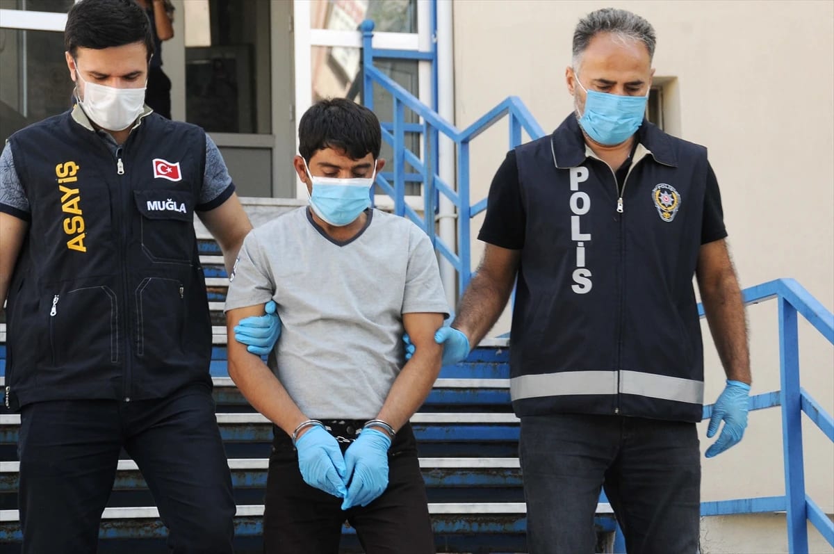 Muğla’da emekli savcı, FETÖ bahanesiyle kendisini arayanlara 380 bin lirasını verdi
