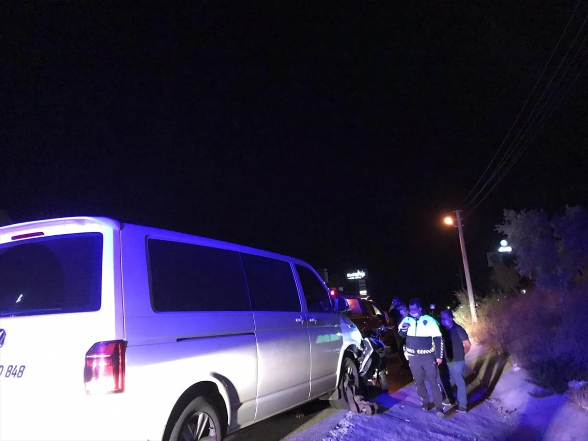Muğla’da minibüs ile motosiklet çarpıştı: 1 ölü, 1 yaralı