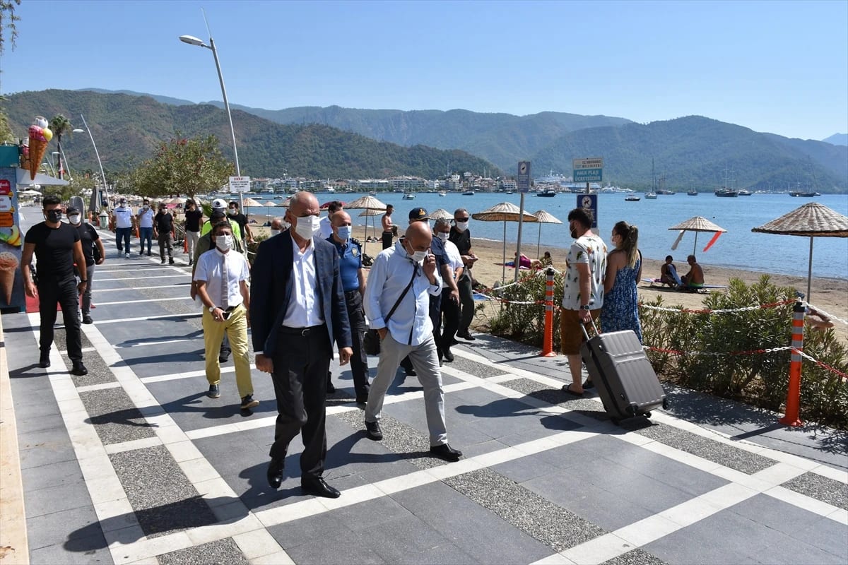 Marmaris plajlarında Kovid-19 denetimi yapıldı