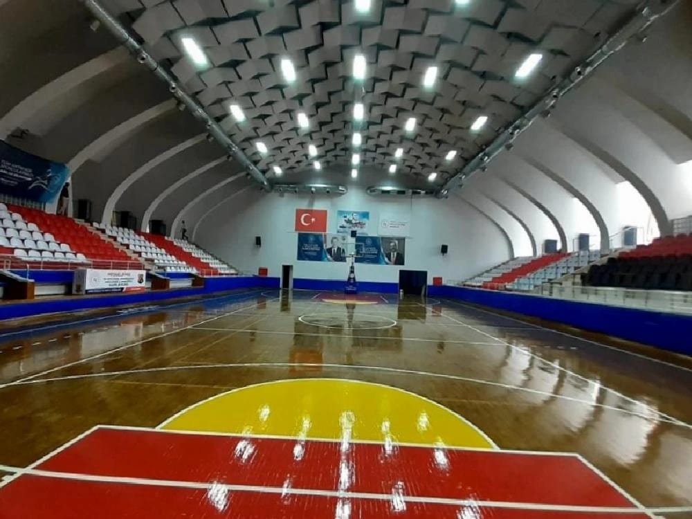 Atatürk Kapalı Spor Salonu yeni görünümüne kavuştu