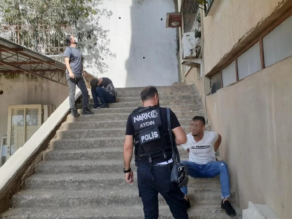 Dünya evine değil, cezaevine girdi