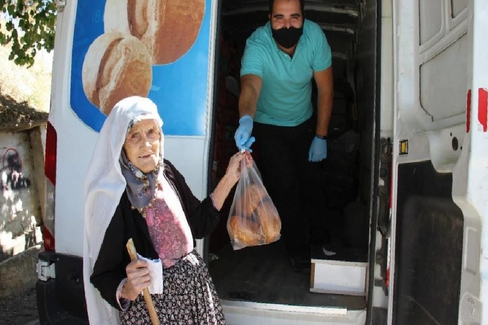 Kırsal kesimde yaşayan vatandaşlar ‘halk ekmek’ yolu gözlüyor