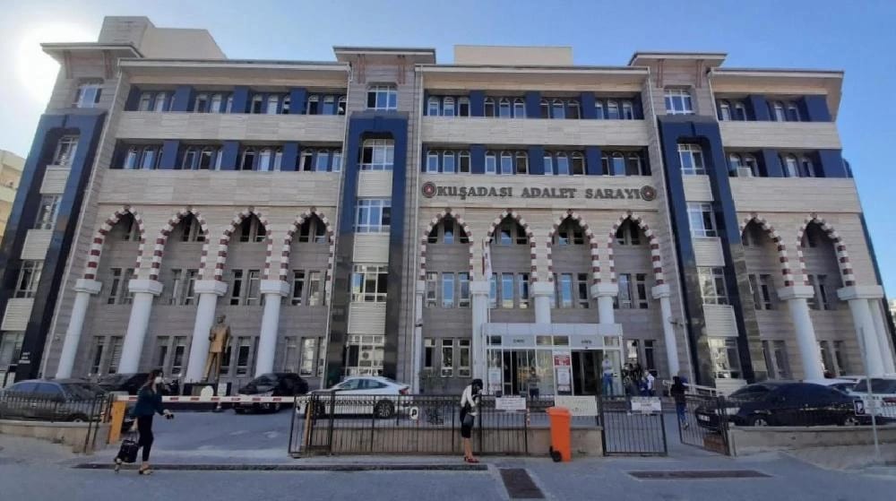 Kuşadası’nda aranan iki kişi yakalandı