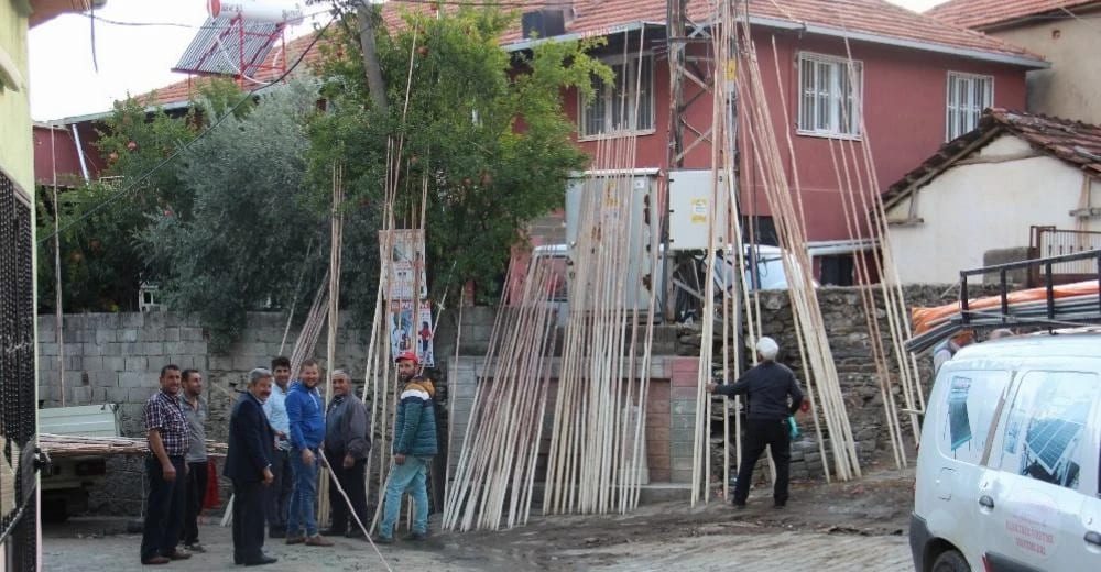 Aydın’da ’zeytin sırıkları’ teknolojiye karşı direniyor