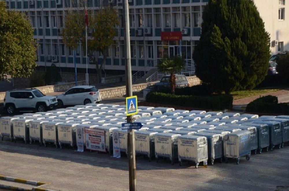 Koçarlı Belediyesi’ne 115 çöp konteyneri hibe edildi