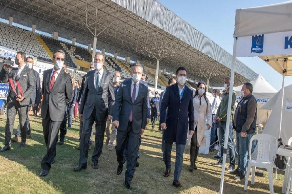 Kuşadası kriz masası depremzedelerin yanında