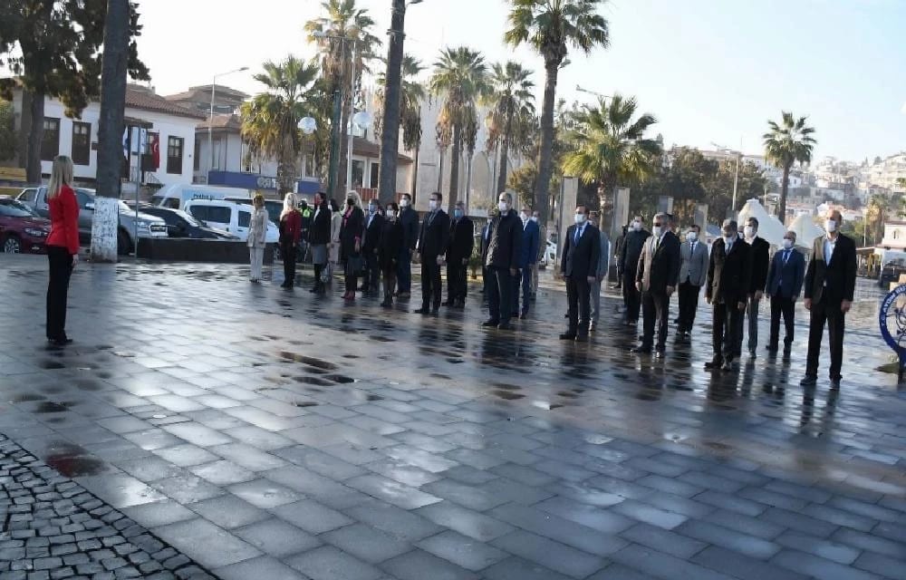 Kuşadası’nda öğretmenler günü kutlaması