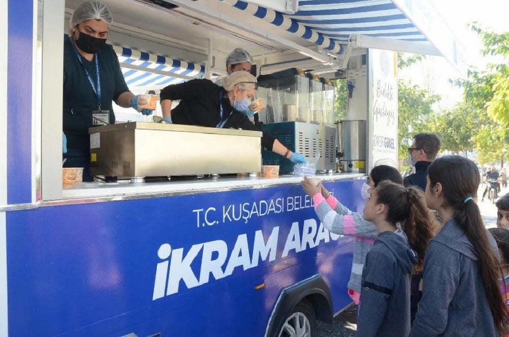 Kuşadası’ndaki kriz masası çalışmalarını sürdürüyor