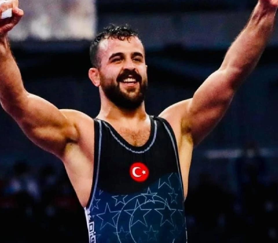 ADÜ öğrencileri başarıları ile gururlandırıyor