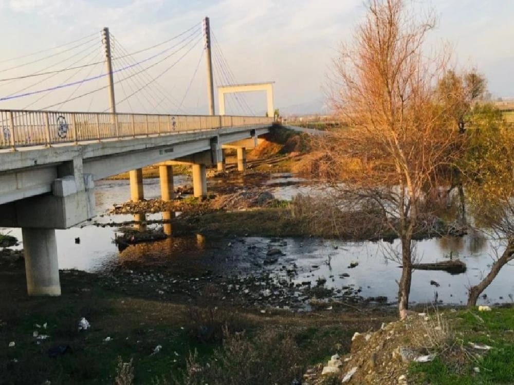 Menderes Nehri alarm vermeye başladı