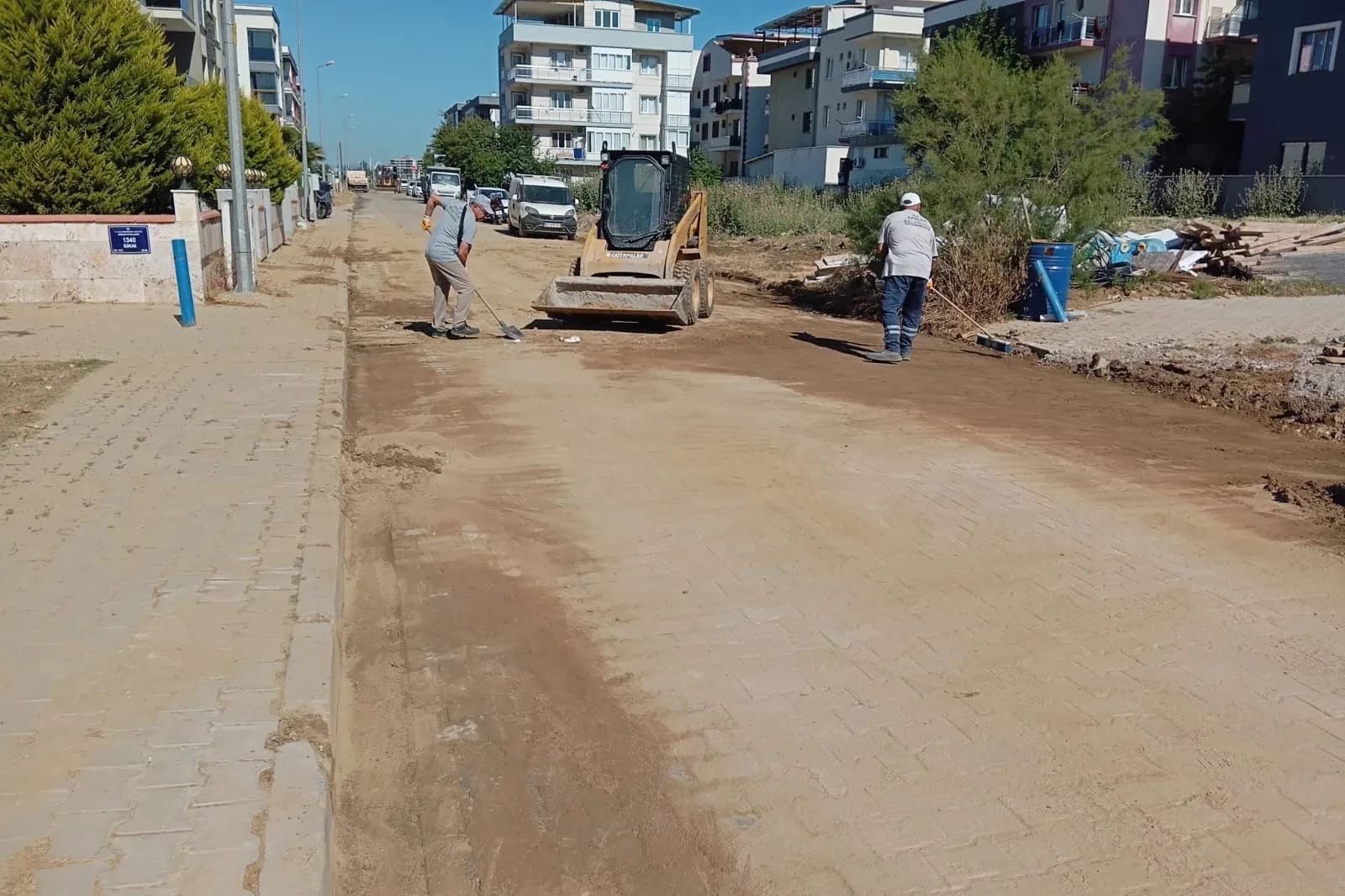 Efeler’de Çamur Deryasına Dönen Sokağa Anında Müdahale