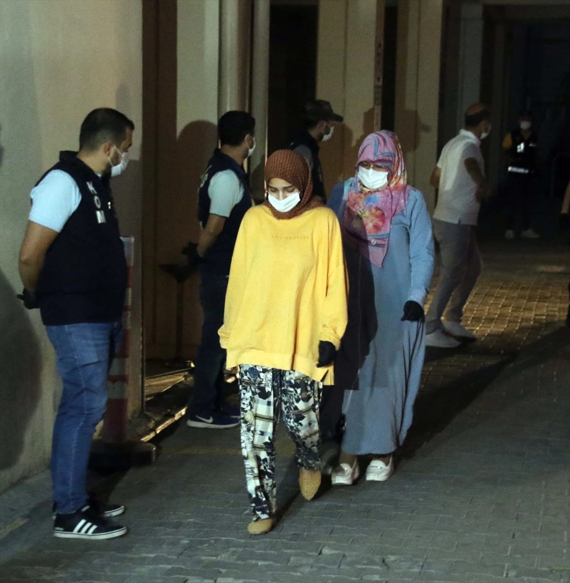FETÖ’nün “kadın yapılanması”na yönelik Uşak merkezli operasyon: 26 gözaltı
