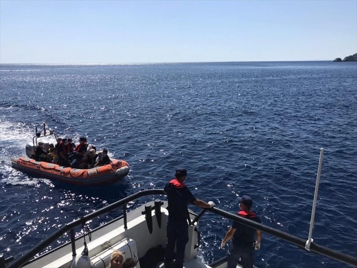 Muğla’da mahsur kalan 35 sığınmacı kurtarıldı