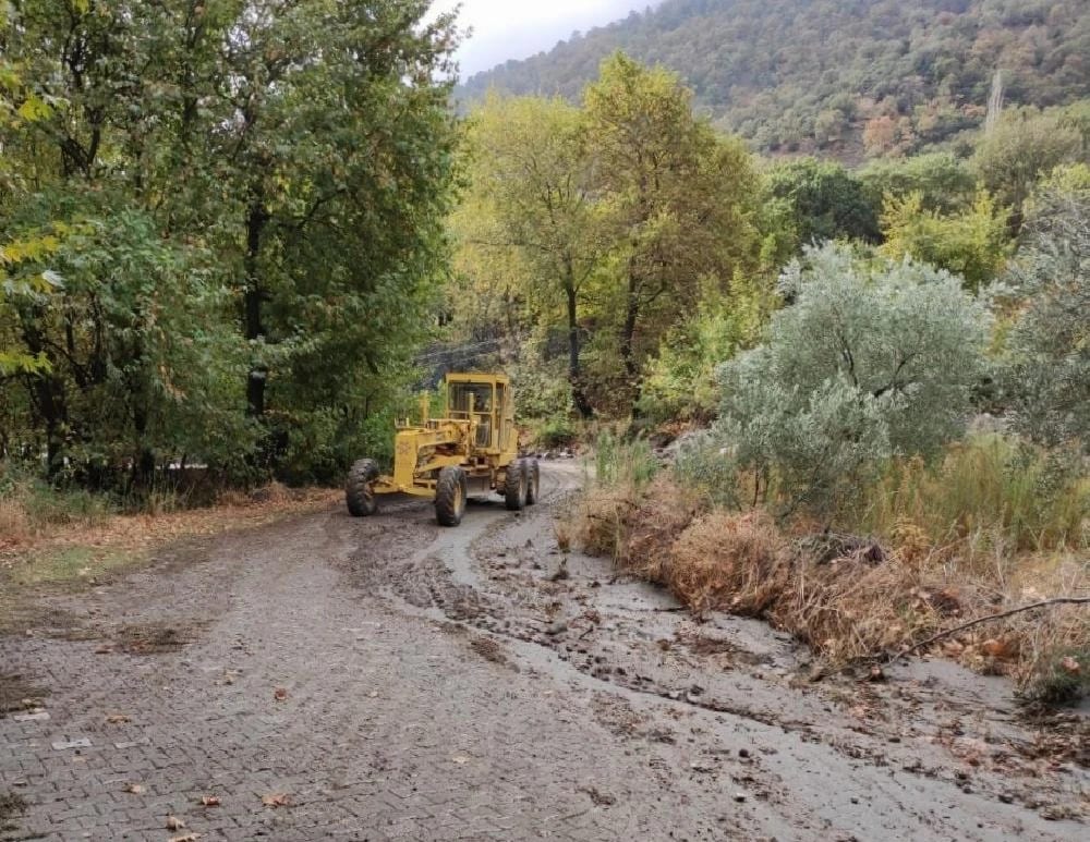 Aydın Büyükşehir Belediyesi Kuyucak’taki sele anında müdahale etti