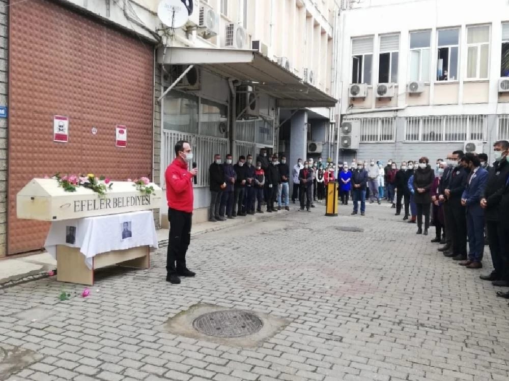 Koronadan hayatını kaybeden hastane personeli, iş arkadaşları tarafından anıldı