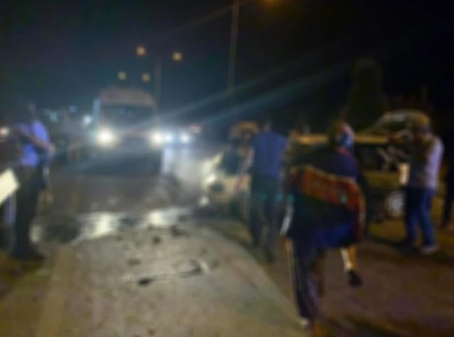 Kütahya’da otomobil traktöre çarptı: 1 ölü, 6 yaralı