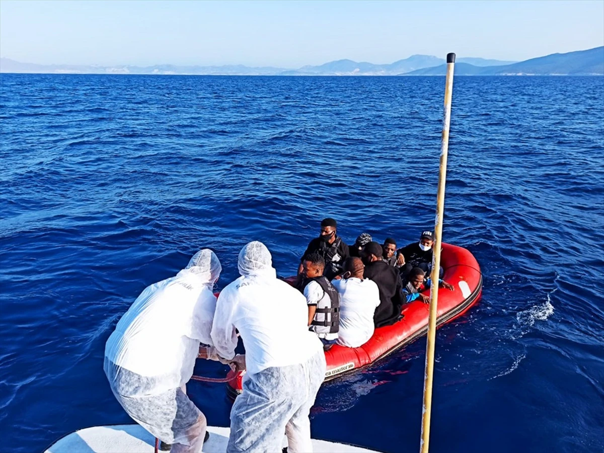 Muğla’da Türk kara sularına itilen 9 sığınmacı kurtarıldı