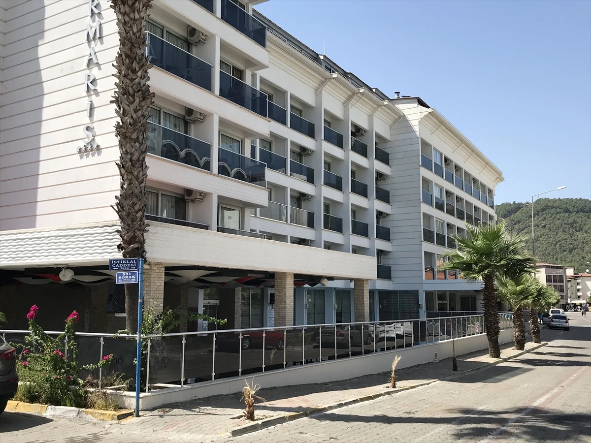Marmaris’te işletme ruhsatı olmadığı iddia edilen otel mühürlendi
