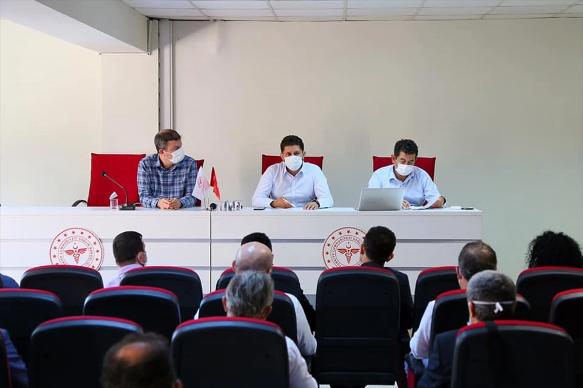 İzmir İl Sağlık Müdürü Öztop, kamu hastanelerinin başhekimleriyle bir araya geldi