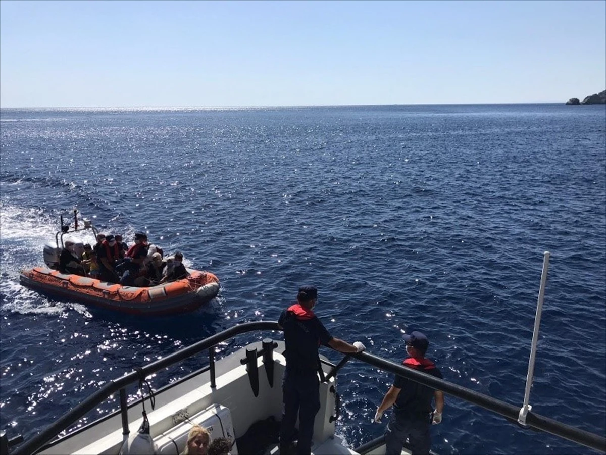 Muğla’da mahsur kalan 35 sığınmacı kurtarıldı