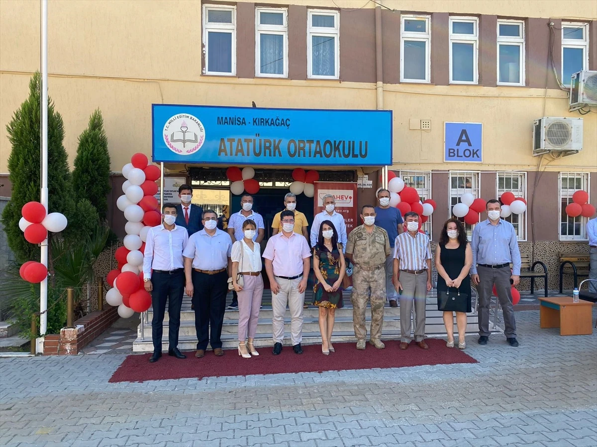 Kadın hekimlerden Manisa’da bir okula destek