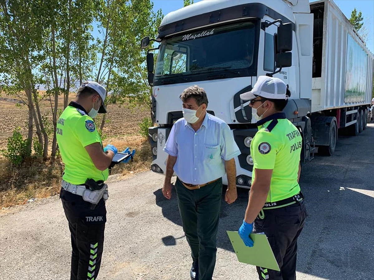 Kaymakam Eflatun Can Tortop, trafik denetimine katıldı