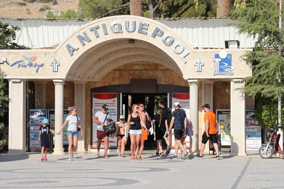 Pamukkale’deki antik havuzu 100 günde 60 bin kişi ziyaret etti