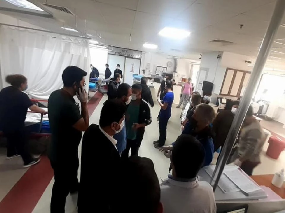 ADÜ Rektörü Aldemir, kaza geçiren doktorları hastanede ziyaret etti
