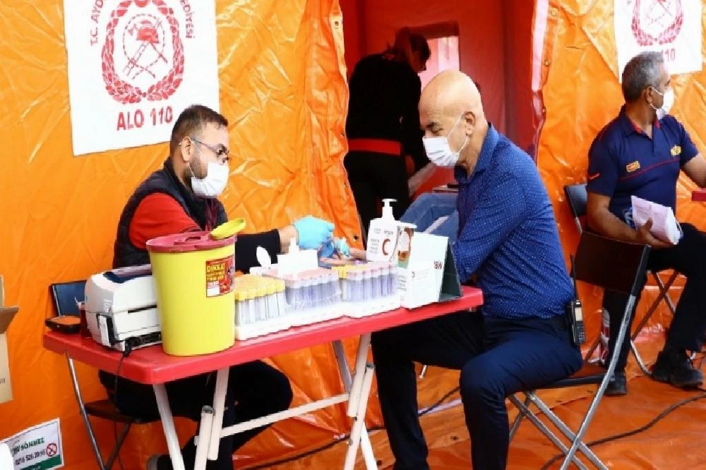 Ateş savaşçıları bu sefer kan vermek için seferber oldu