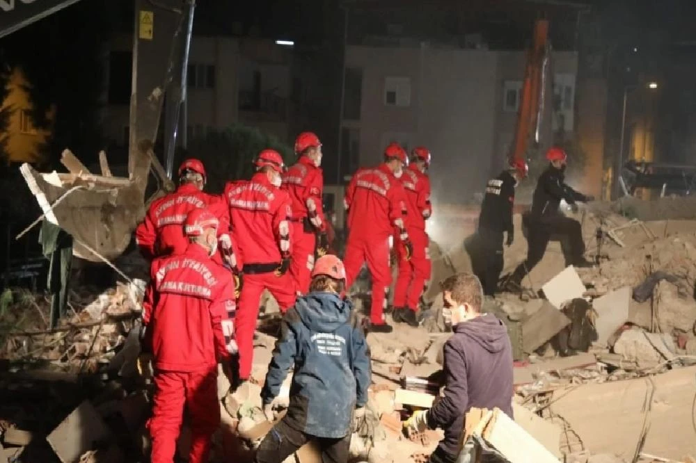 Aydın Büyükşehir arama kurtarma ekibi çalışmalara destek veriyor