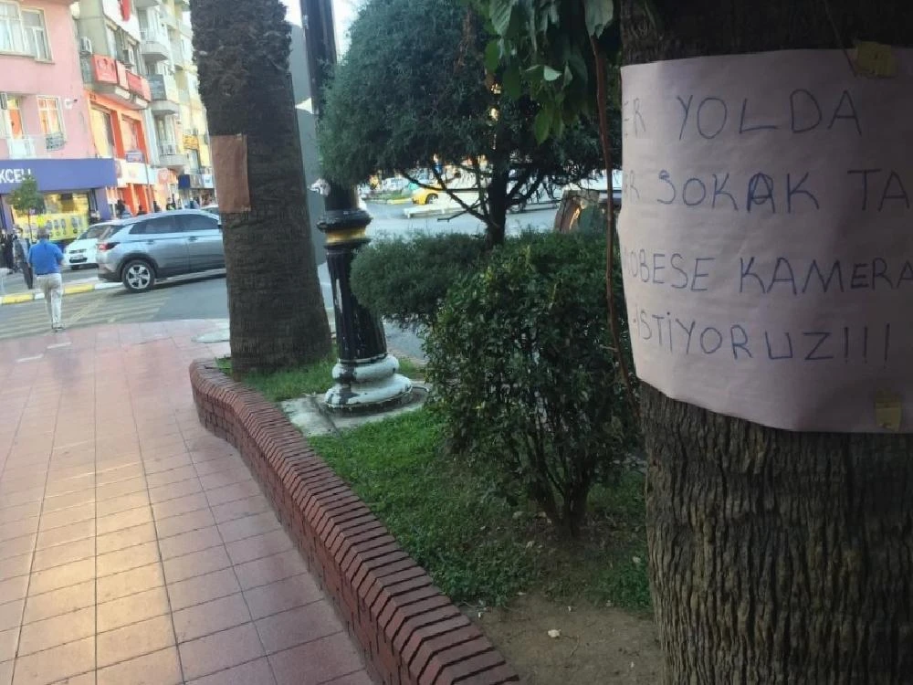 Aydın’da kadına şiddete pankartlı tepki