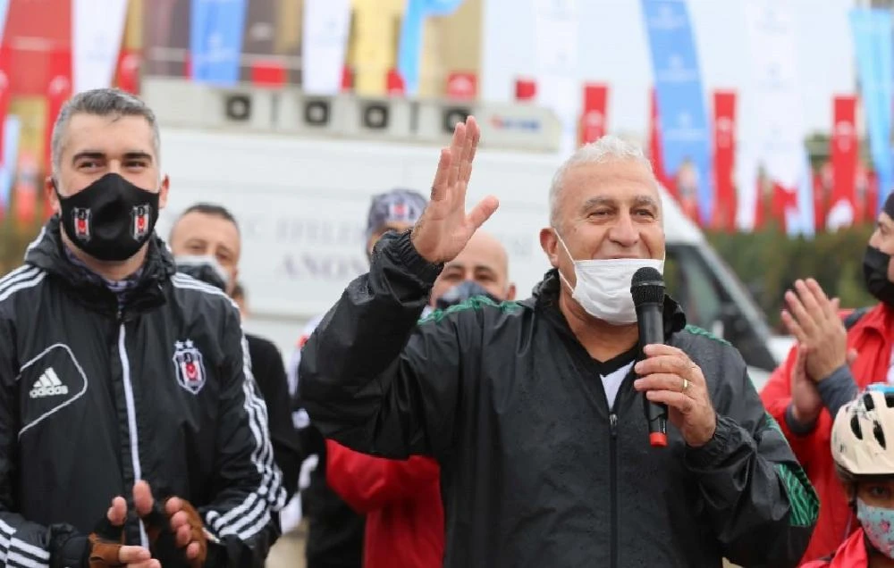 Başkan Atay; “Yağmurdan değil, Cumhuriyete aşkımızdan sırılsıklam olduk”
