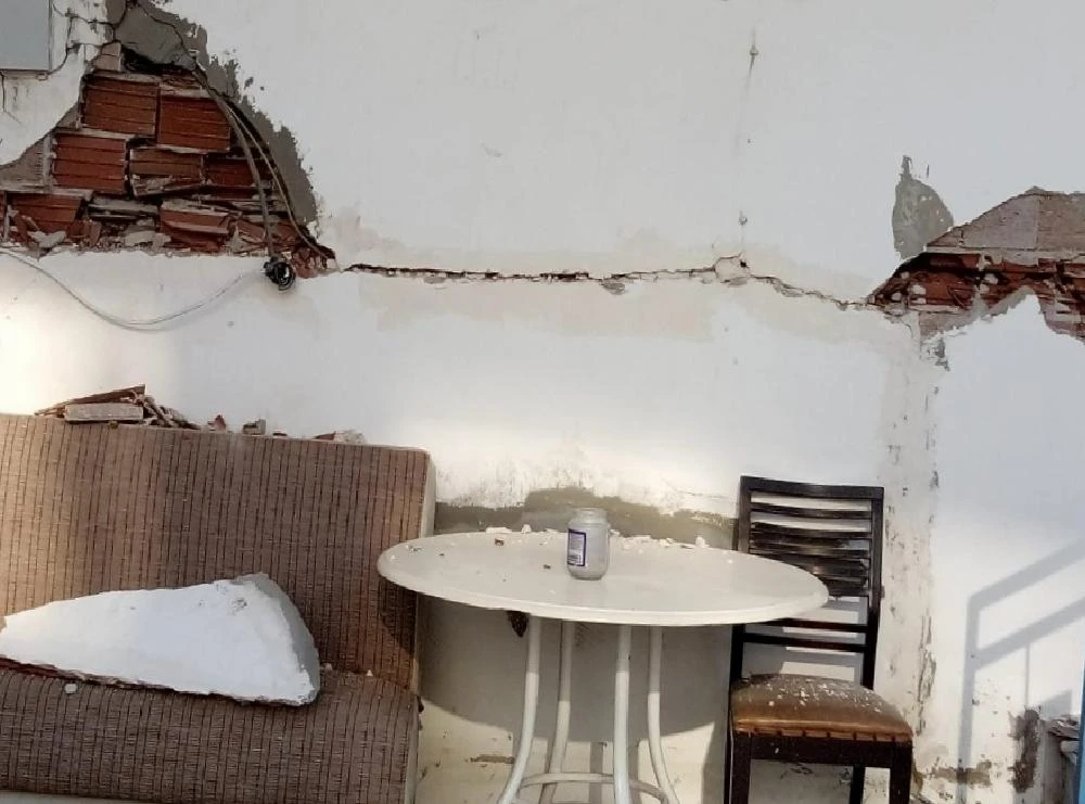 Didim’de iki binada hasar oluştu