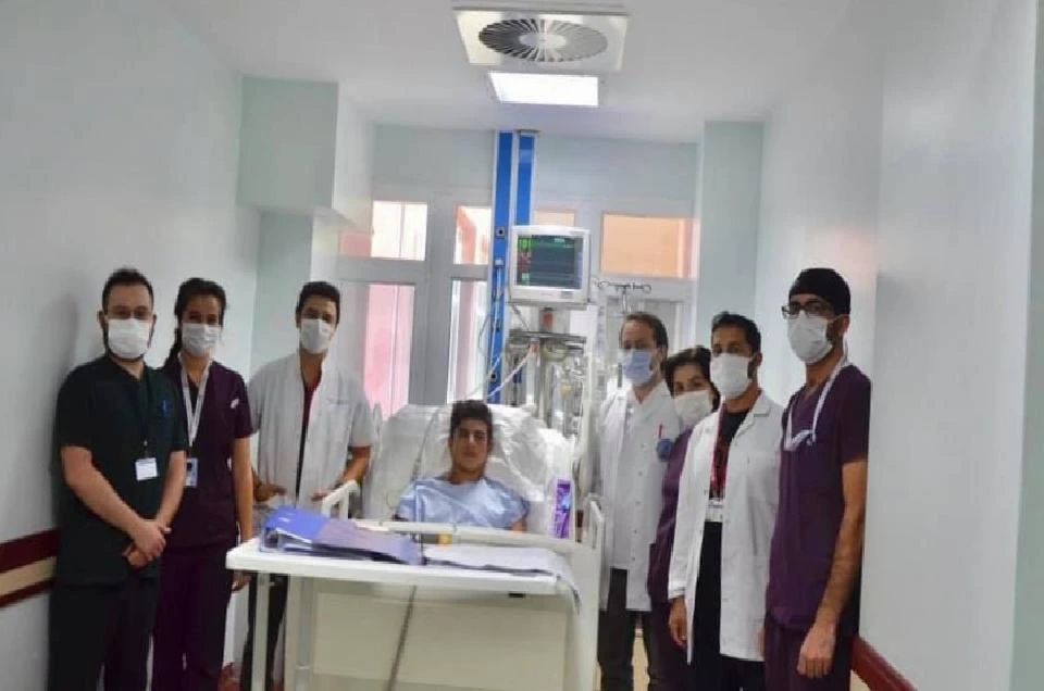Elektrik akımına kapılan genç doktorların çabası ile ölümden döndü