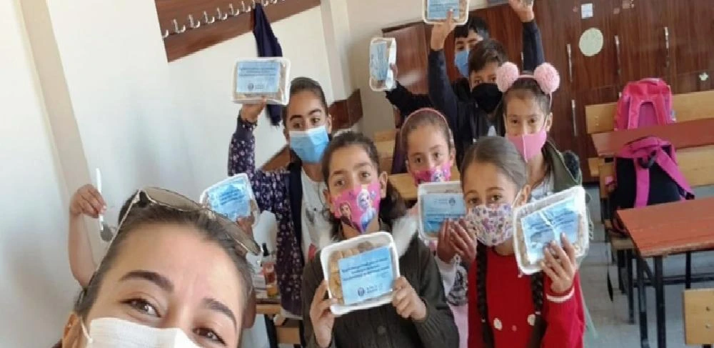 Erzurumlu minik öğrenciler incirle tanıştı