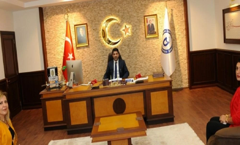 Girne ve Mesudiye Mahallesi Muhtarları Rektör Aldemir’i ziyaret etti